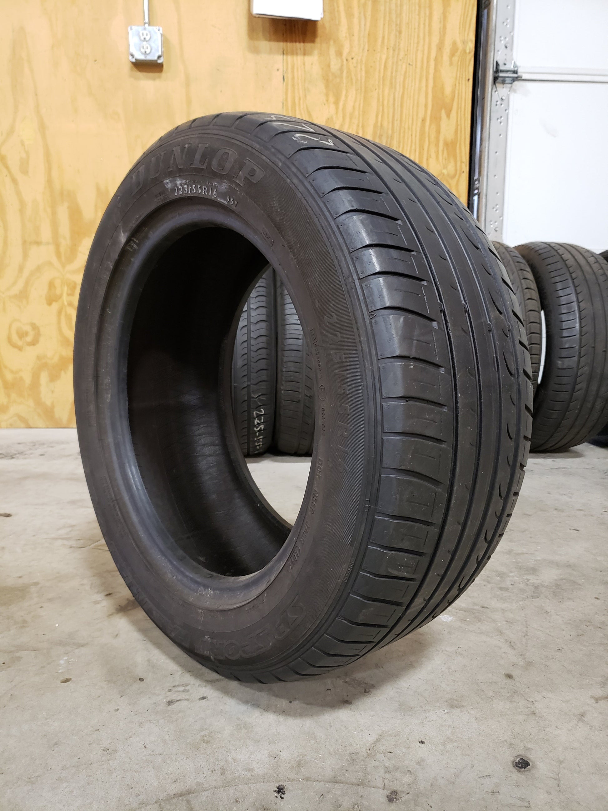 SINGLE 225/55R16 Dunlop Tires Used Response SP Used Tires Tread 95V – Sport Fast | - XL High