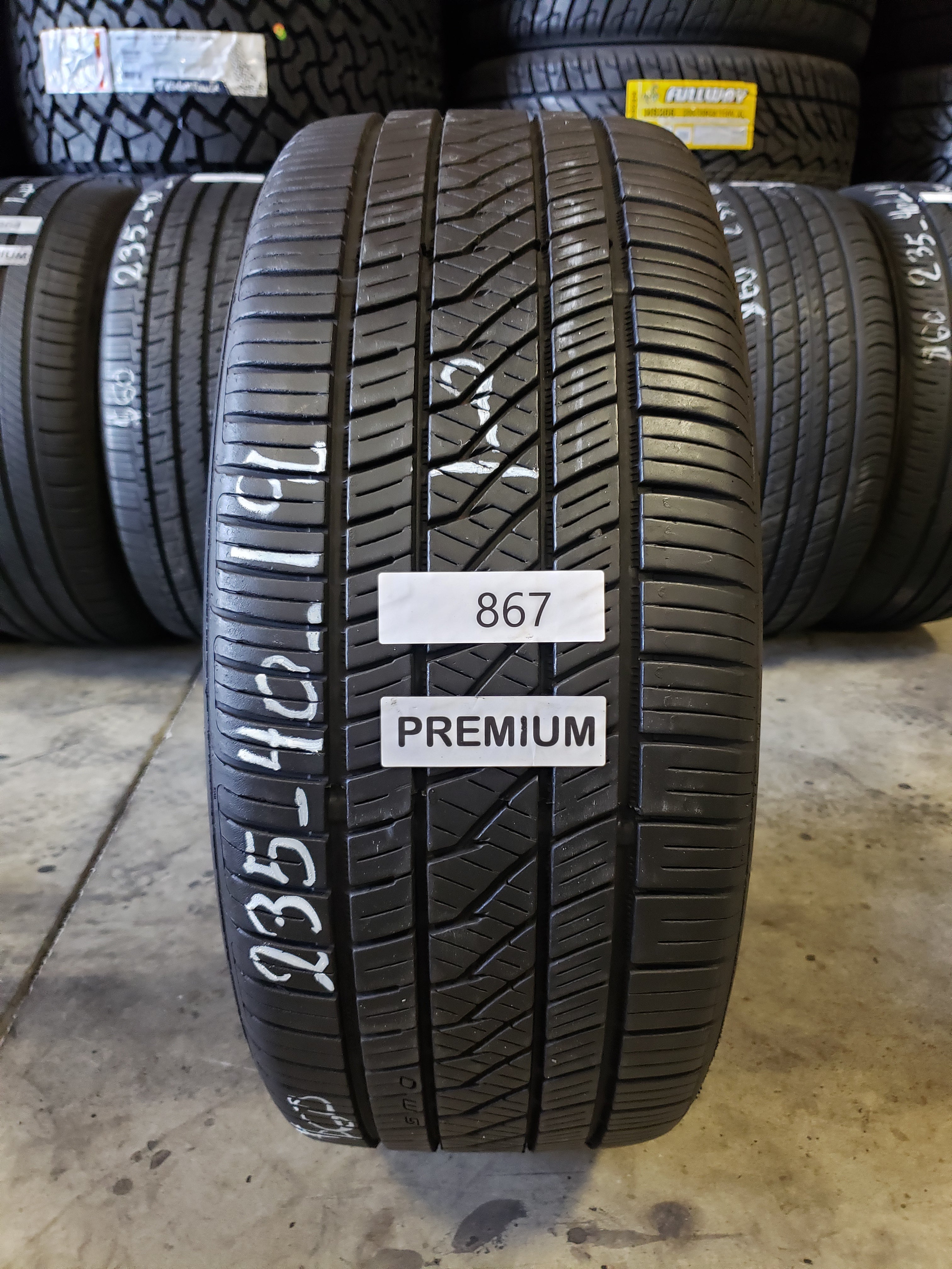 SINGLE 235/40R19 Continental Pure Contact LS 96 V XL - Premium