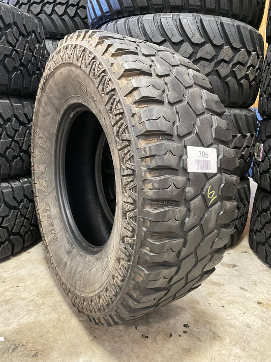 PAIR OF 35x12.50R17 Mud Claw Extreme MT 121 Q E - Used Tires