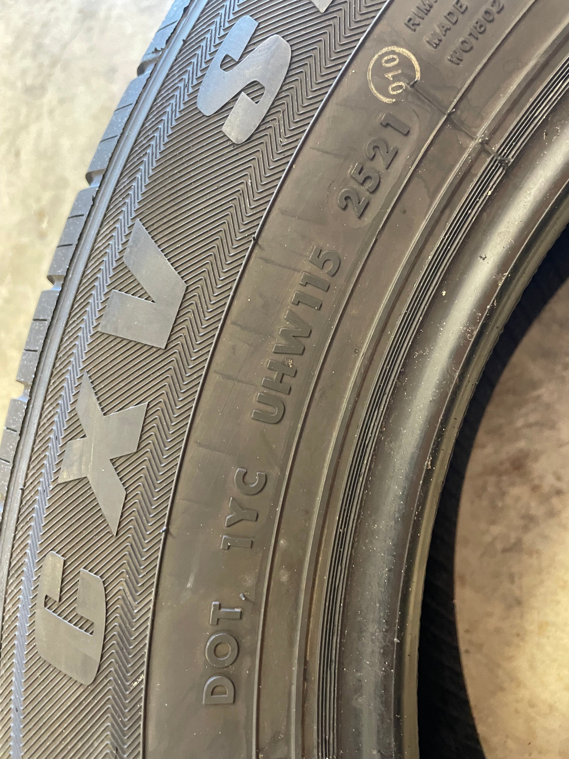 SINGLE 225/65R17 Performer CXV Sport 102 V SL - Premium Used Tires